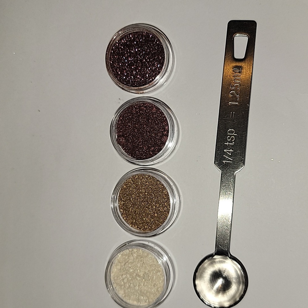 MAC PIGMENT SAMPLE SET - Picture 3 of 3